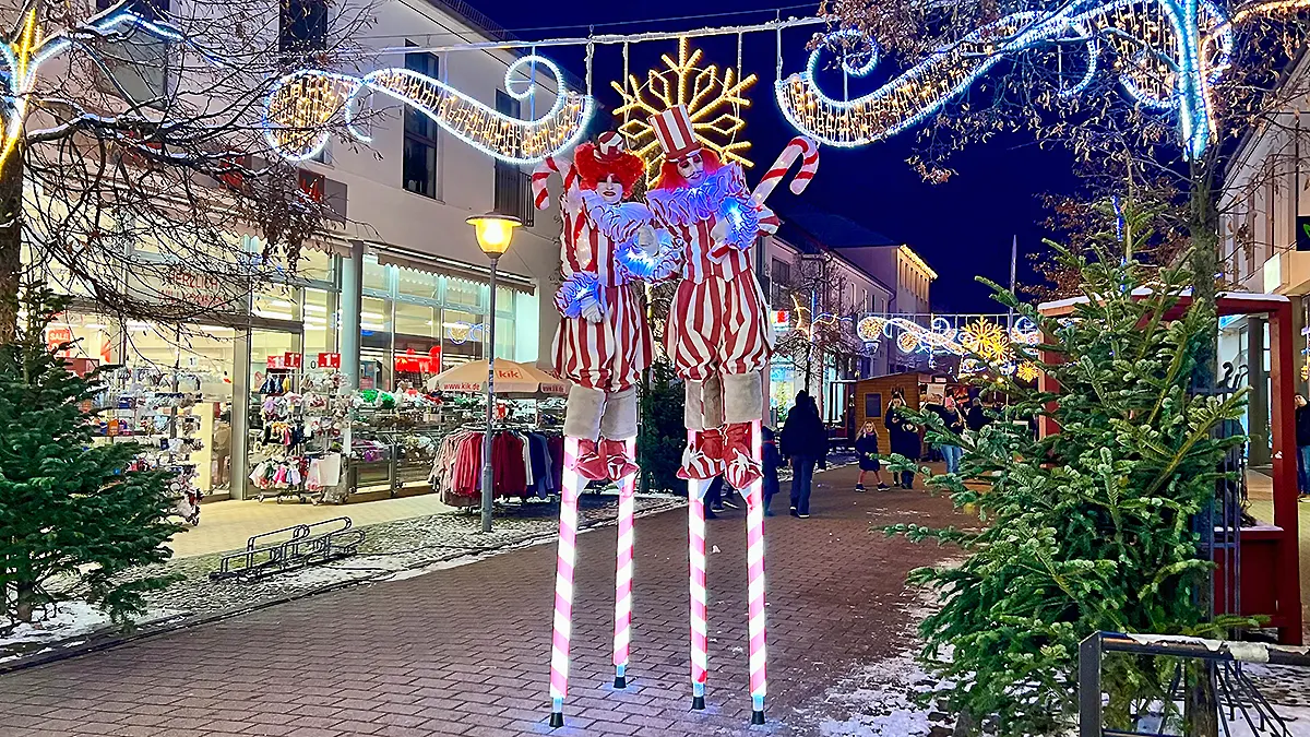 Walking Act auf dem Weihnachtsmarkt